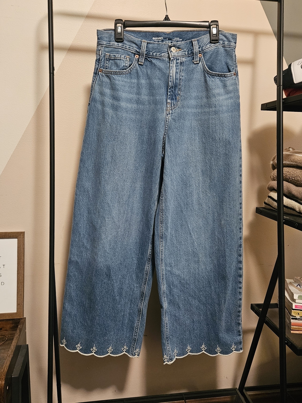 Old Navy Light Baggy Wide-Leg Jeans with Scalloped Embroidered Hem Size 8